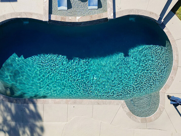 clean swimming pool, no algae